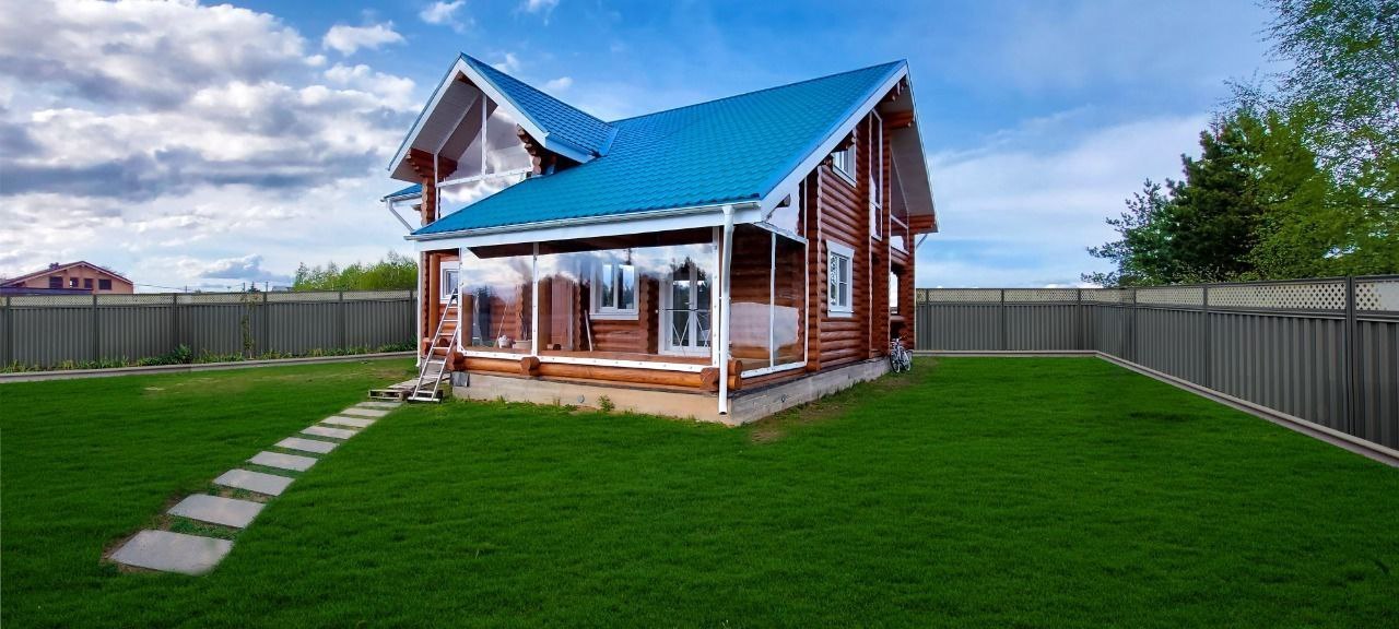 Мягкие окна на веранде загородного дома в Кимрах
